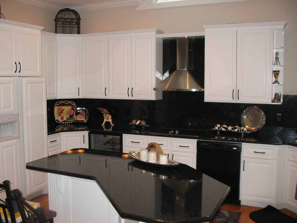 Beautiful Kitchen in black and white
